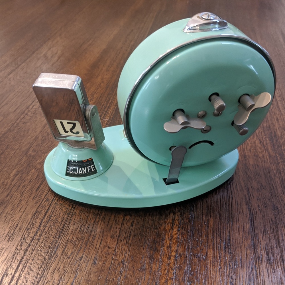 VTG - "Golden Cock" Alarm/Calendar Clock - Works - Picture 3 of 10